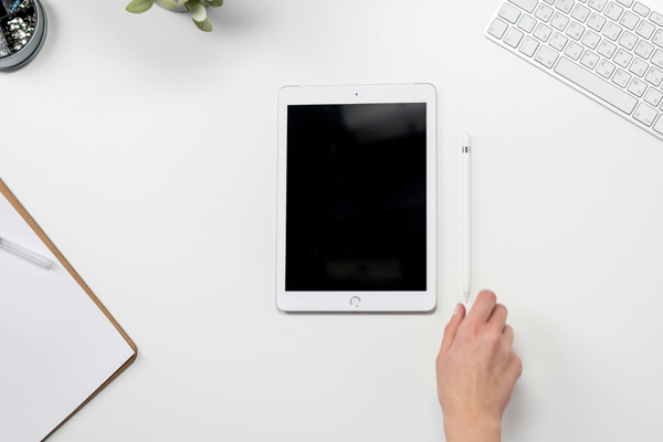 ?AI未來趨勢：技術(shù)突破、應(yīng)用拓展與社會(huì)影響深化?